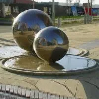 Фонтан из 2 стальных шаров (518906) ∅ 1 и ∅ 1,5 м. Гагарин